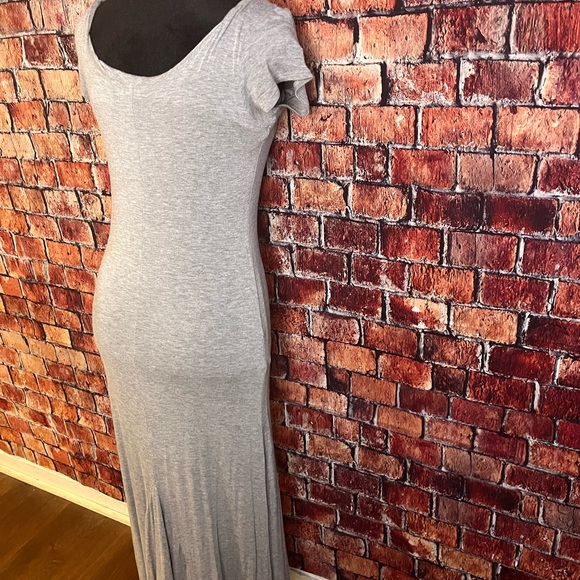 Women’s Dress - Picture 9 of 9